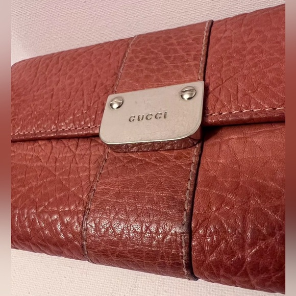 Gucci Orange (salmon?) Calfskin Continental Wallet, Authentic, Pre-loved - Picture 7 of 16